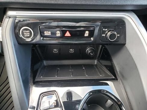 Used 2025 Audi Q5 Premium w/ Convenience Package AWD/4WD image 18