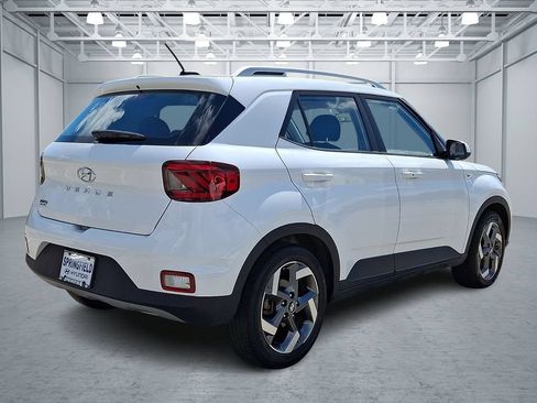 Certified 2025 Hyundai Venue SEL FWD image 4