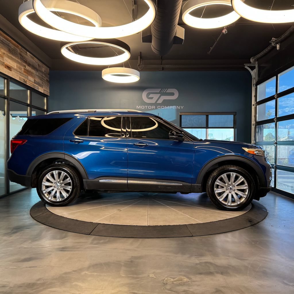 Used 2022 Ford Explorer Limited w/ Equipment Group 301A AWD/4WD image 2