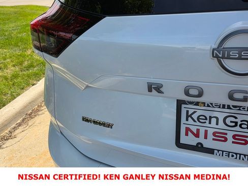 Certified 2026 Nissan Rogue SV AWD/4WD image 16