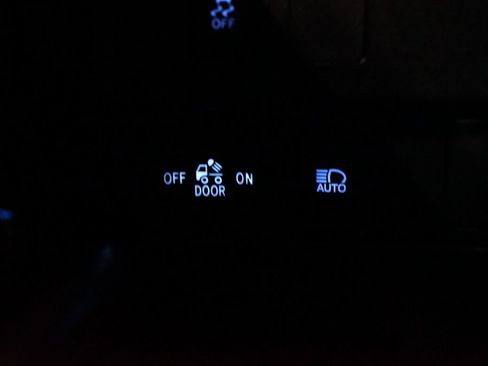 Certified 2023 Toyota Tacoma SR5 AWD/4WD image 25