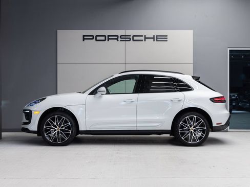 Certified 2026 Porsche Macan AWD/4WD image 2
