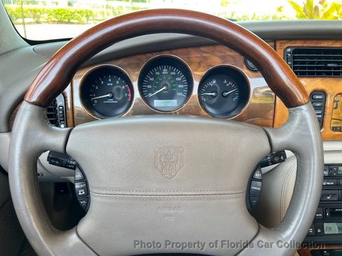 Used 2001 Jaguar XKR Convertible RWD image 54