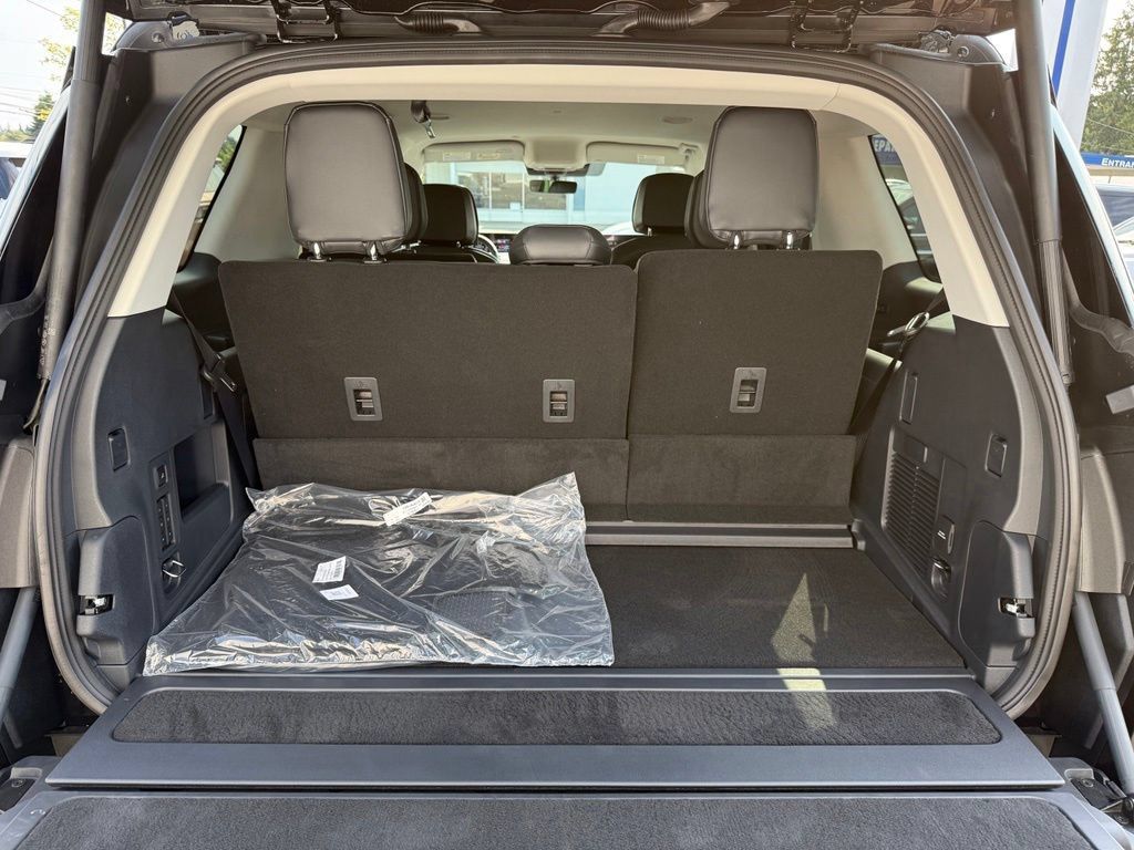 New 2027 Lincoln Navigator Premiere AWD/4WD image 26