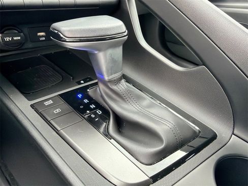 Certified 2025 Hyundai Elantra Sport image 30