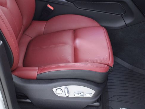 Used 2022 Porsche Macan AWD/4WD image 17