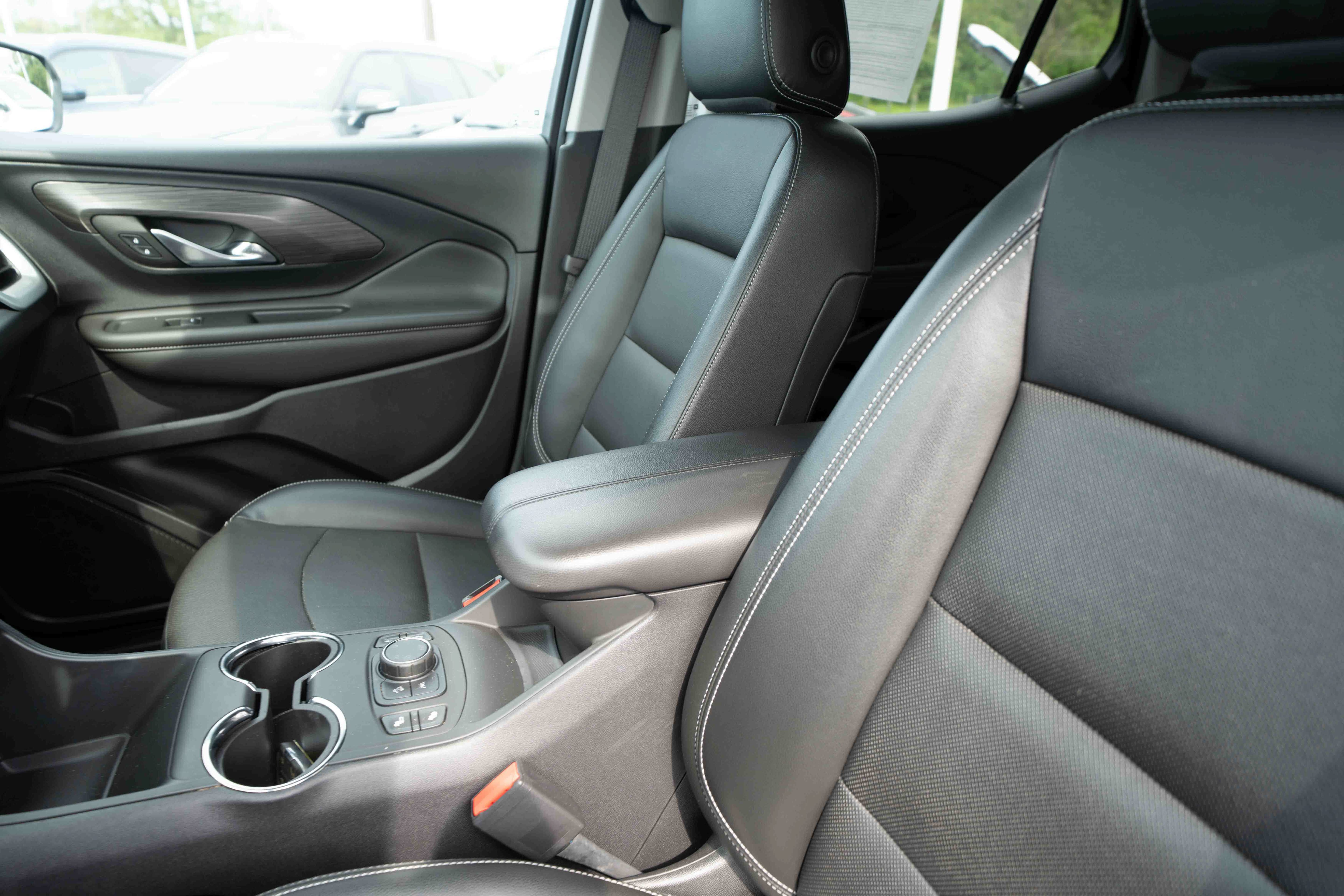 Used 2023 GMC Terrain SLT AWD/4WD image 10