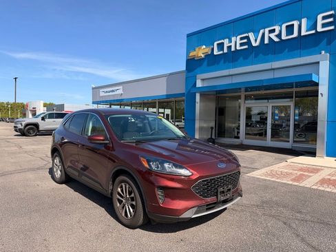 Used 2021 Ford Escape SE FWD image 1