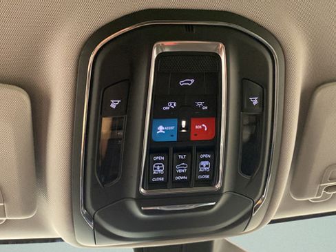 Used 2023 Jeep Grand Cherokee L Limited AWD/4WD image 21