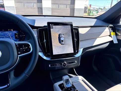 New 2026 Volvo XC90 T8 Plus w/ Protection Package Premier AWD/4WD image 9
