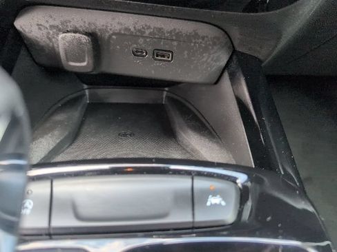 Used 2024 Chevrolet Trax RS w/ Sunroof Package FWD image 30