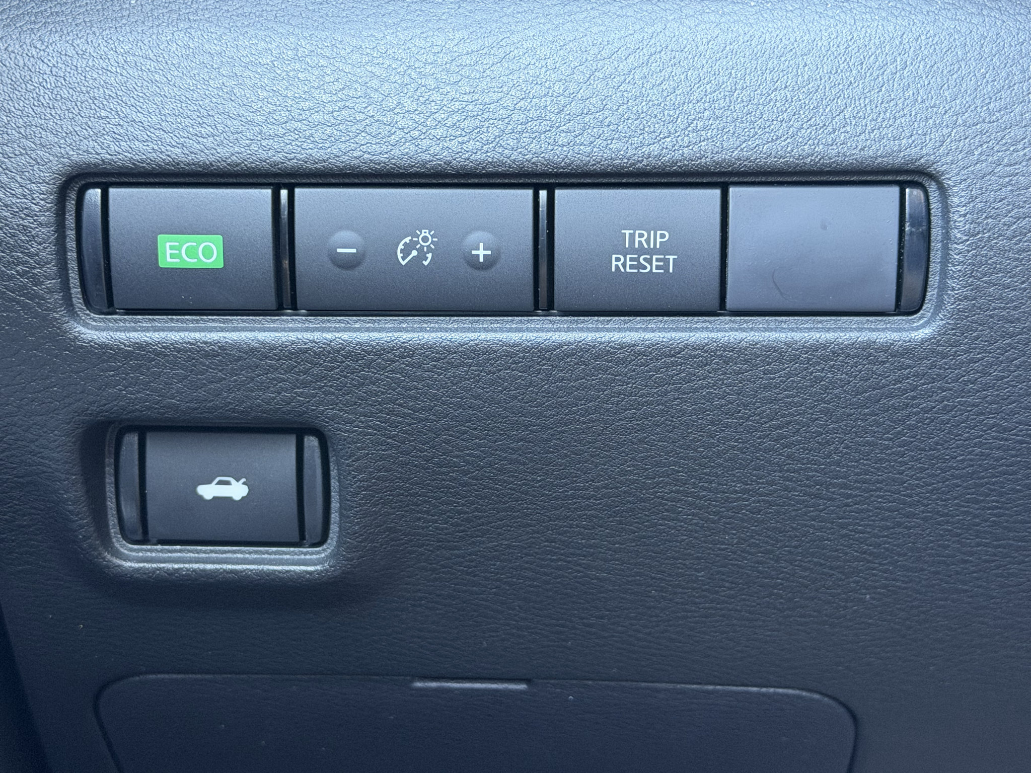 Used 2025 Nissan Sentra SR w/ SR Premium Package FWD image 21