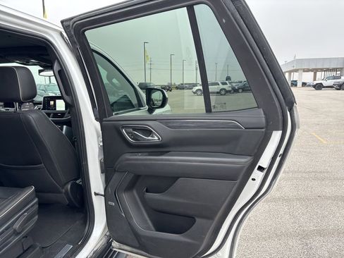 Used 2023 GMC Yukon SLT AWD/4WD image 26