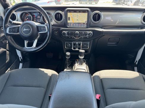 Used 2018 Jeep Wrangler Unlimited Sahara w/ Dual Top Group AWD/4WD image 13