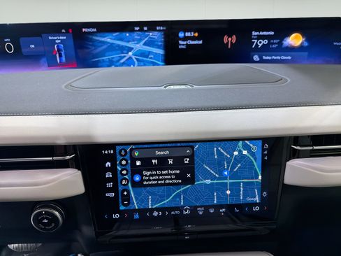 New 2026 Lincoln Navigator Premiere AWD/4WD image 19
