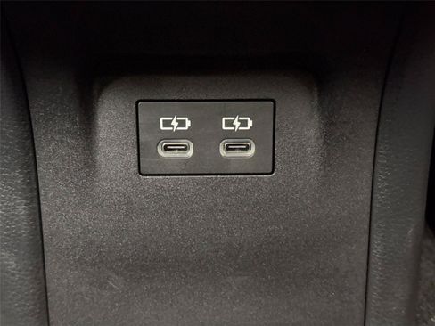 Certified 2025 Toyota Prius XLE FWD image 36