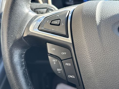 Used 2019 Ford Edge Titanium image 17