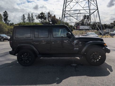 Used 2024 Jeep Wrangler Unlimited Sahara w/ Technology Group AWD/4WD image 4