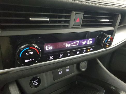 Used 2024 Nissan Rogue SV AWD/4WD image 29