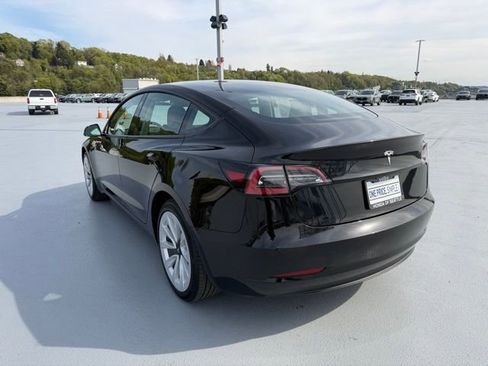 Used 2023 Tesla Model 3 Standard Range image 5