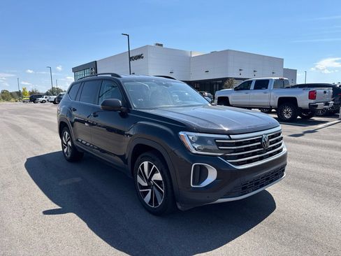 Used 2024 Volkswagen Atlas SE FWD image 1
