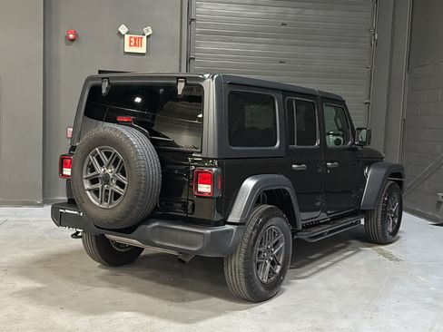 Used 2024 Jeep Wrangler Unlimited Sport AWD/4WD image 4