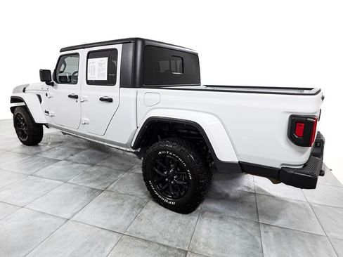 Used 2022 Jeep Gladiator Sport AWD/4WD image 5