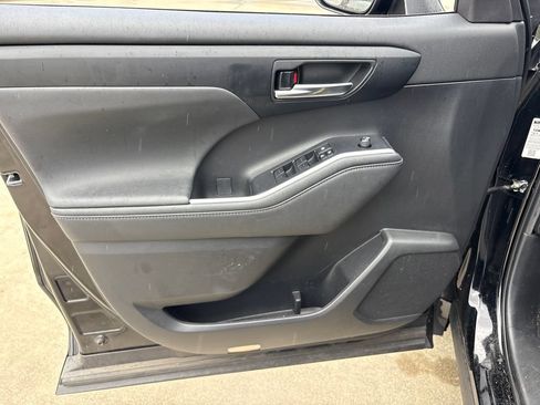 Used 2023 Toyota Highlander XLE FWD image 16