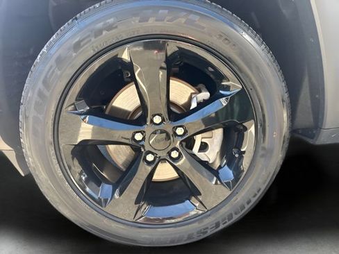 Used 2023 Jeep Grand Cherokee L Altitude AWD/4WD image 50