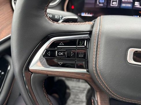 Used 2023 Jeep Grand Cherokee Summit w/ Luxury Tech Group V image 13