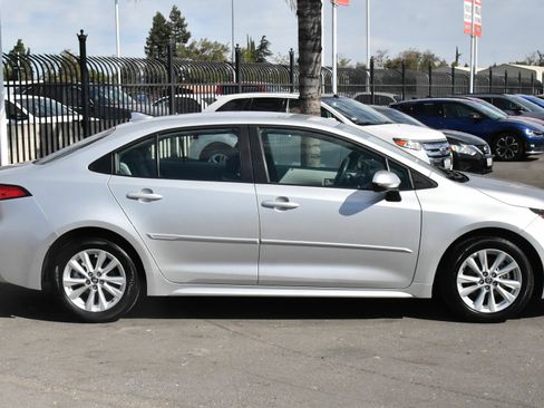 Used 2025 Toyota Corolla LE w/ LE Premium Package FWD image 9