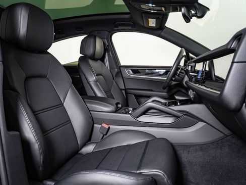 Certified 2026 Porsche Cayenne E-Hybrid Coupe AWD/4WD image 15