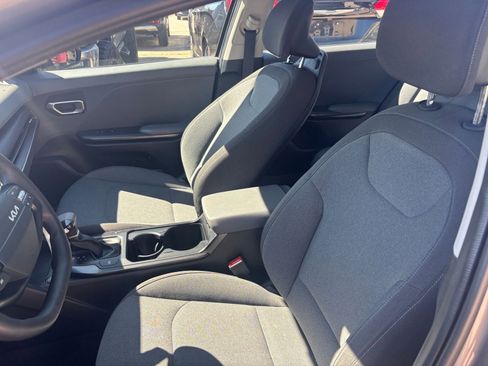 Used 2025 Kia K4 LXS image 25