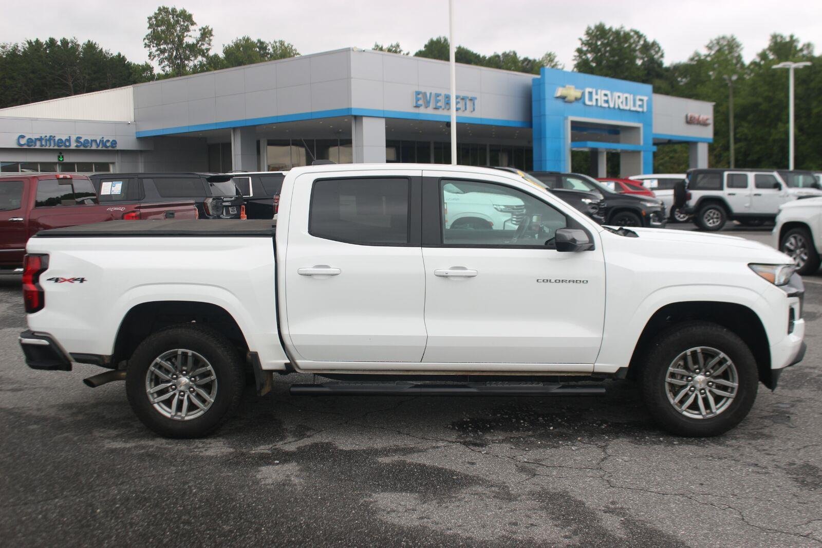 Used 2024 Chevrolet Colorado LT AWD/4WD image 8