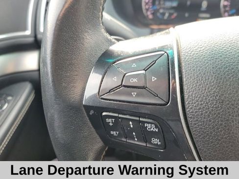 Used 2017 Ford Explorer Platinum image 12