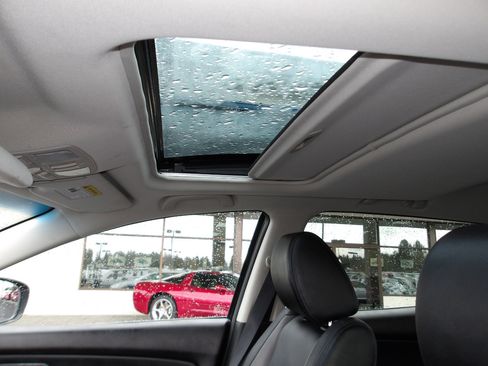 Used 2011 MAZDA CX-9 Grand Touring w/ Moonroof & Bose Audio Pkg image 15