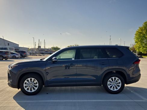 Used 2025 Toyota Grand Highlander FWD image 7