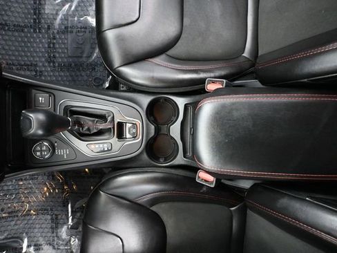 Used 2019 Jeep Cherokee Trailhawk image 33