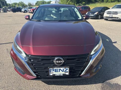 Used 2023 Nissan Altima 2.5 SV AWD/4WD image 2