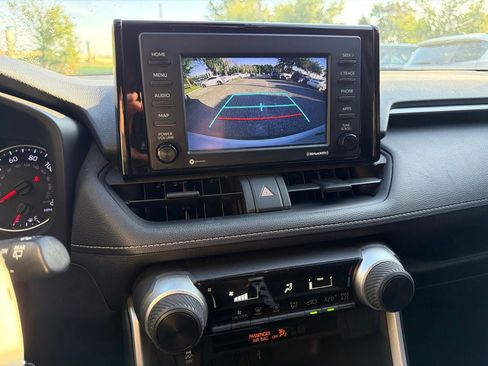 Used 2022 Toyota RAV4 LE FWD image 8