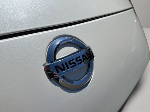 Used 2017 Nissan 370Z NISMO RWD image 9