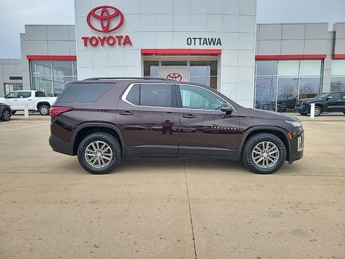 Used 2023 Chevrolet Traverse LT w/ Rear Camera Mirror Package image 4