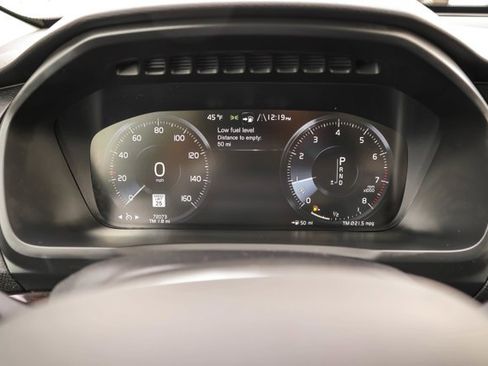 Used 2017 Volvo XC90 T6 Momentum w/ Momentum Plus Package image 16