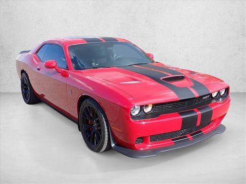 Used 2016 Dodge Challenger SRT Hellcat RWD image 5