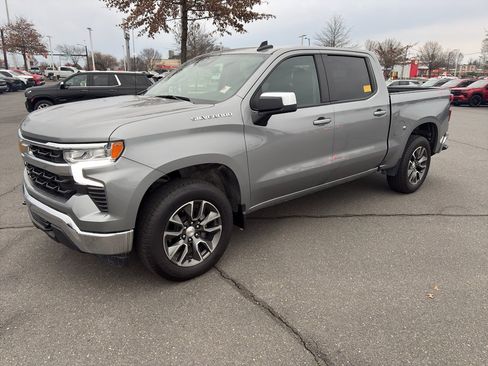 Used 2024 Chevrolet Silverado 1500 LT image 3