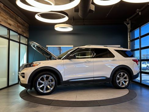 Used 2020 Ford Explorer Platinum w/ Premium Technology Package image 25