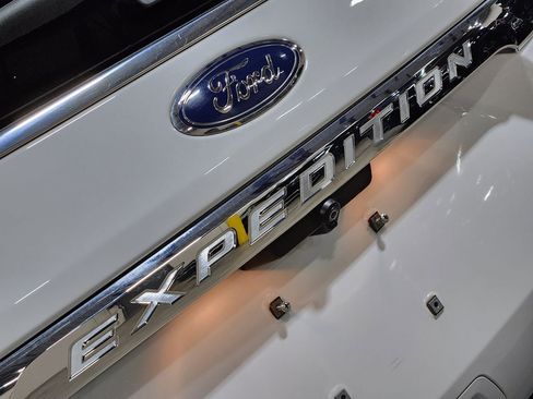 Used 2021 Ford Expedition Max XLT image 25