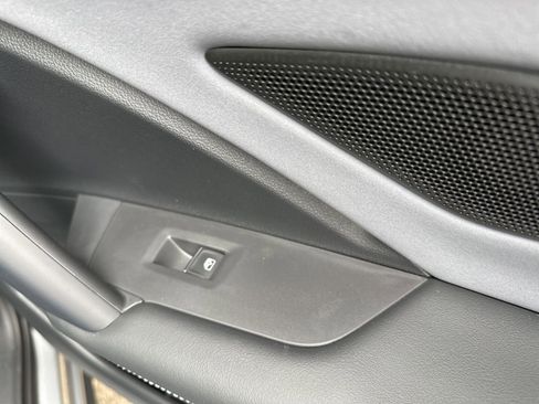 New 2026 Volkswagen Tiguan SE image 32