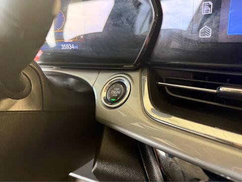 Used 2025 Chevrolet Trax LT FWD image 11