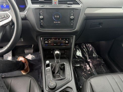 Used 2022 Volkswagen Tiguan SE AWD/4WD image 18